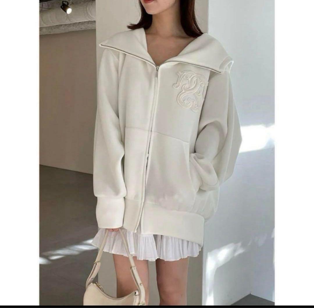 snidelボリュームパーカー