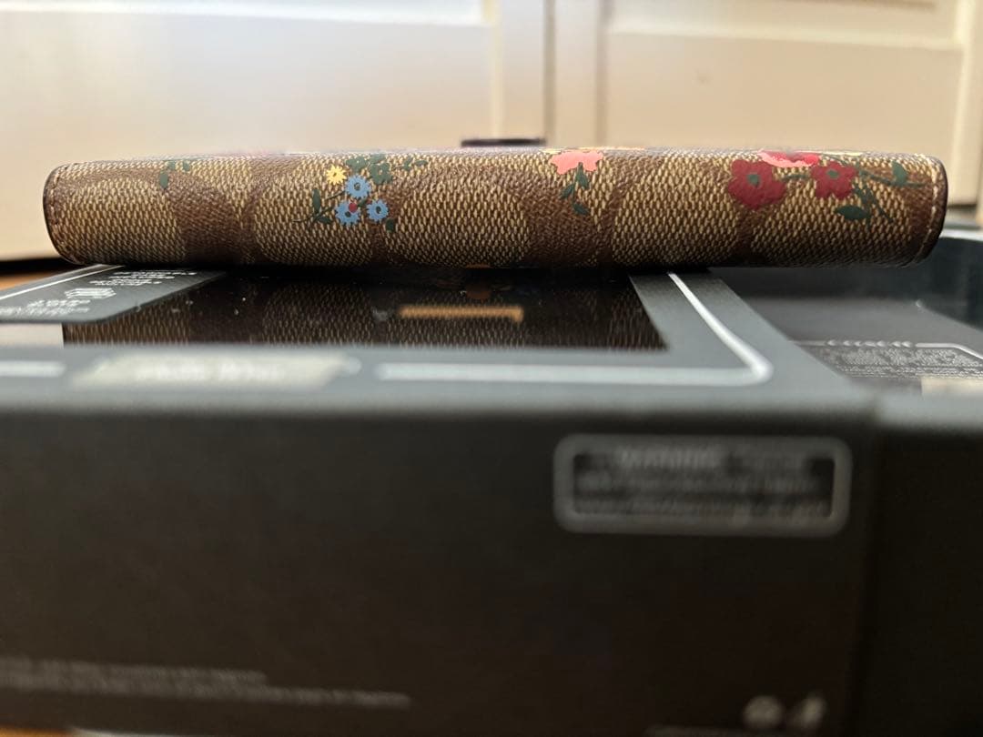 新品 coach スマホケース フラワー iPhone14Pro